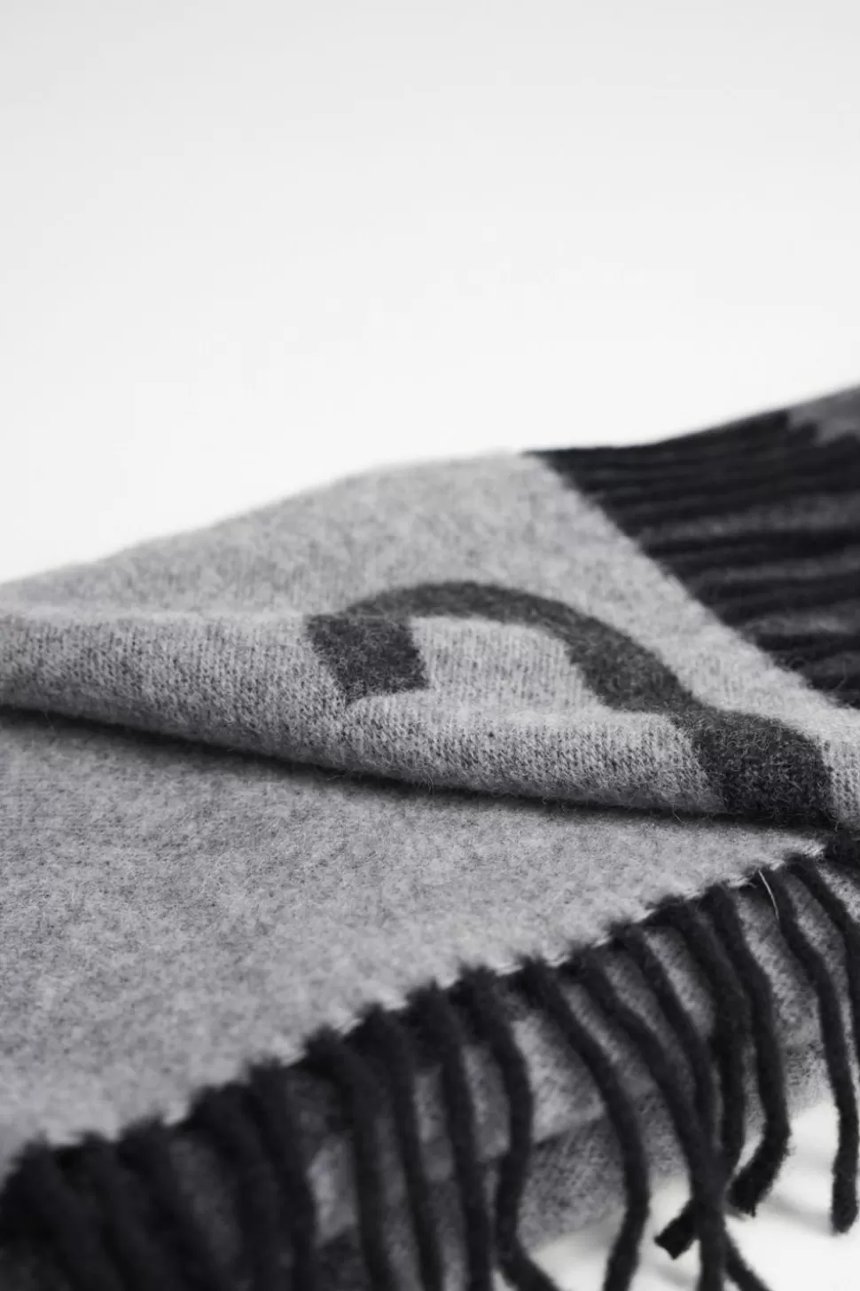 cph_shawl_1_wool_mix_2-1.webp COPENHAGEN STUDIOS Cph Shawl 1 Wool Mix^ Sjaals